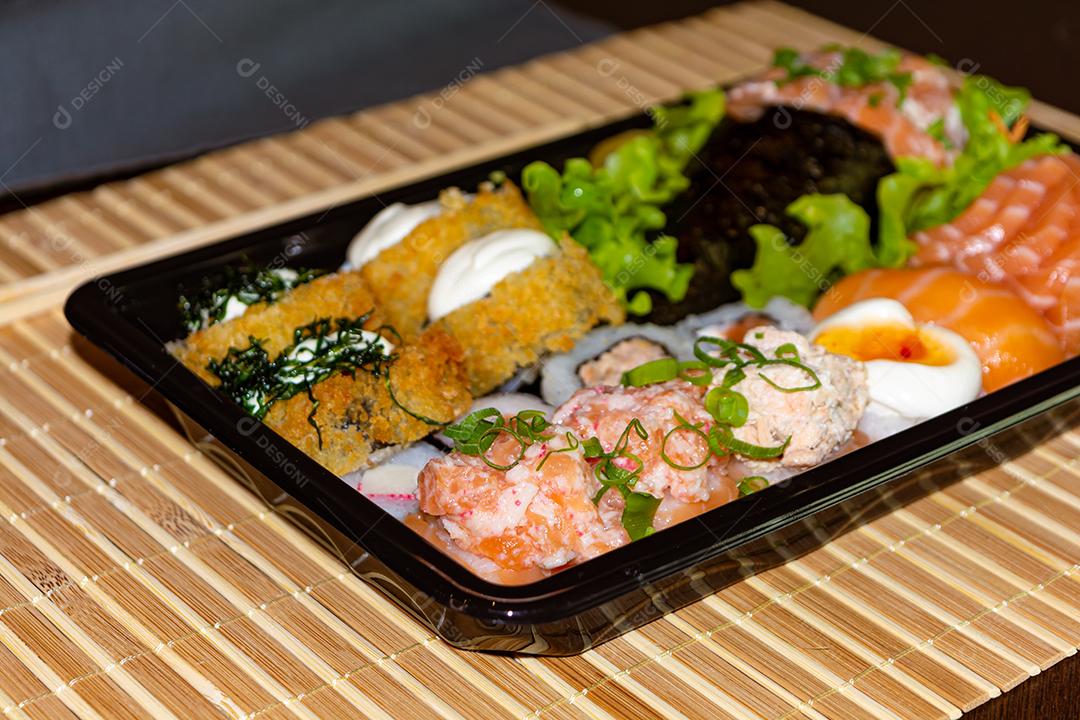 Prato de comida japonesa