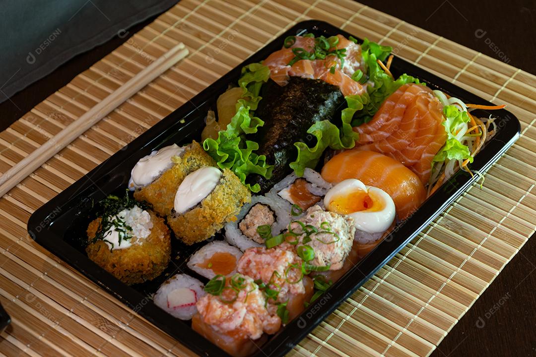 Prato de comida japonesa