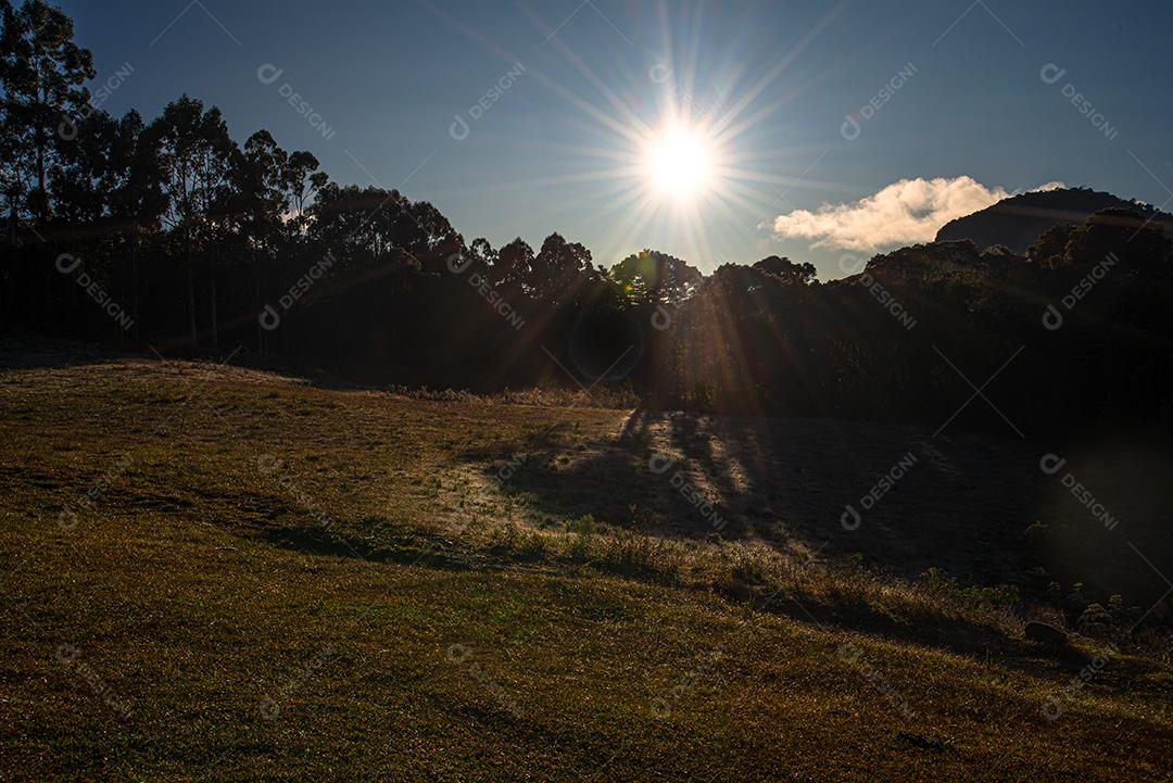 Amanhecer na bela paisagem das montanhas de Santa Catar