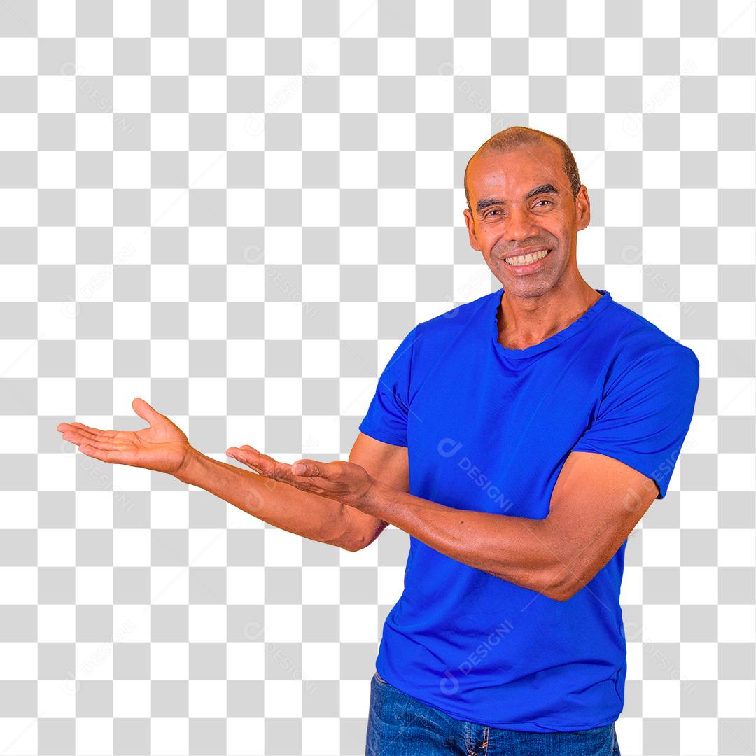 Homem afro alegre apontando para no lado