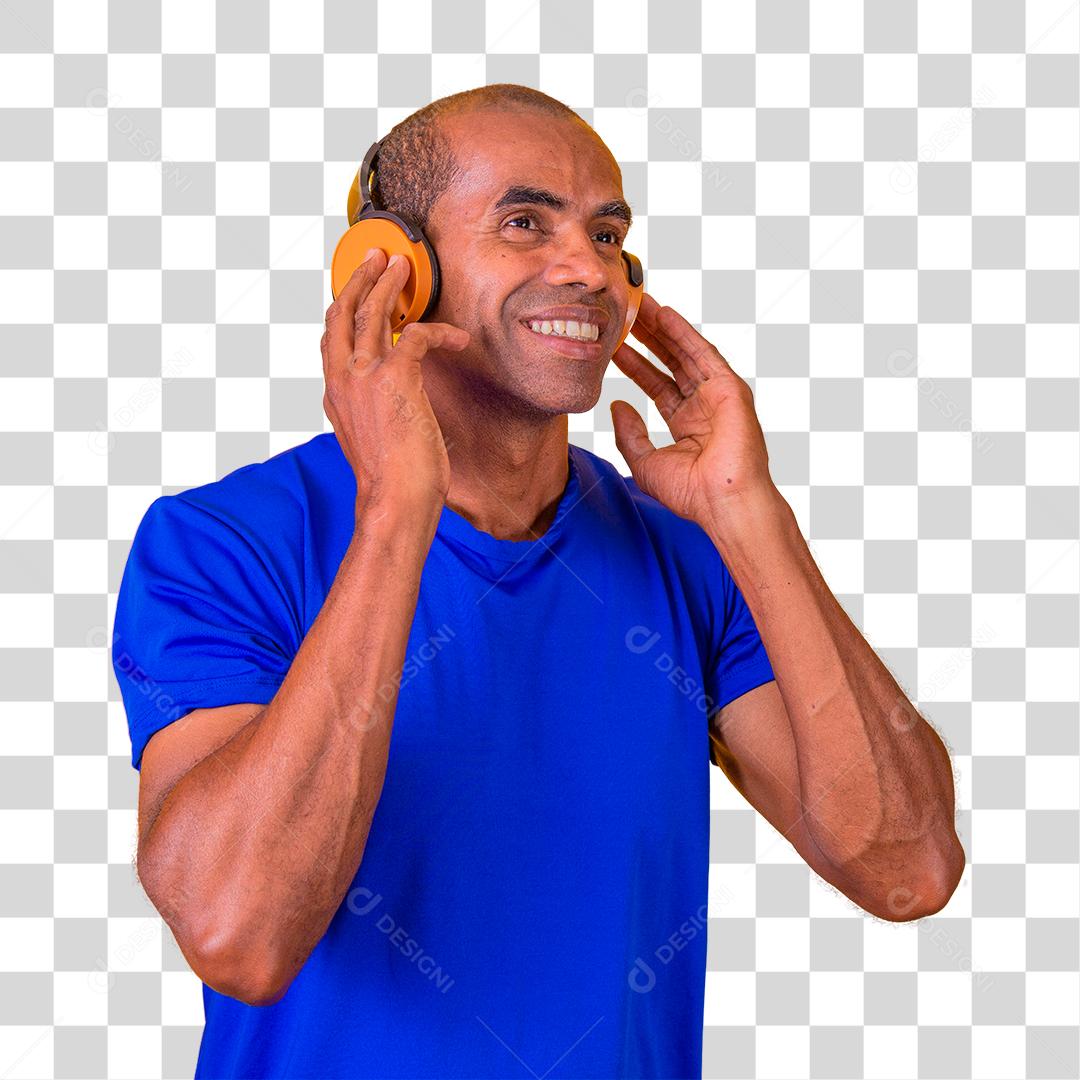 Homem feliz sorrindo ouvindo música em fones de ouvido