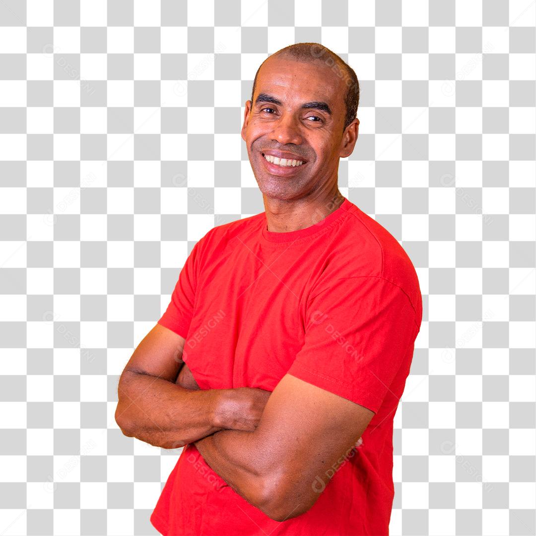 Homem negro mais velho cruzando os braços com confiança