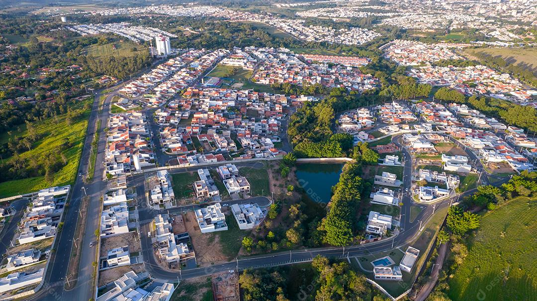 lindas casas modernas em condomínio fechado em Indaiatuba, São Paulo, Brasil. Casas residenciais. Vista aérea