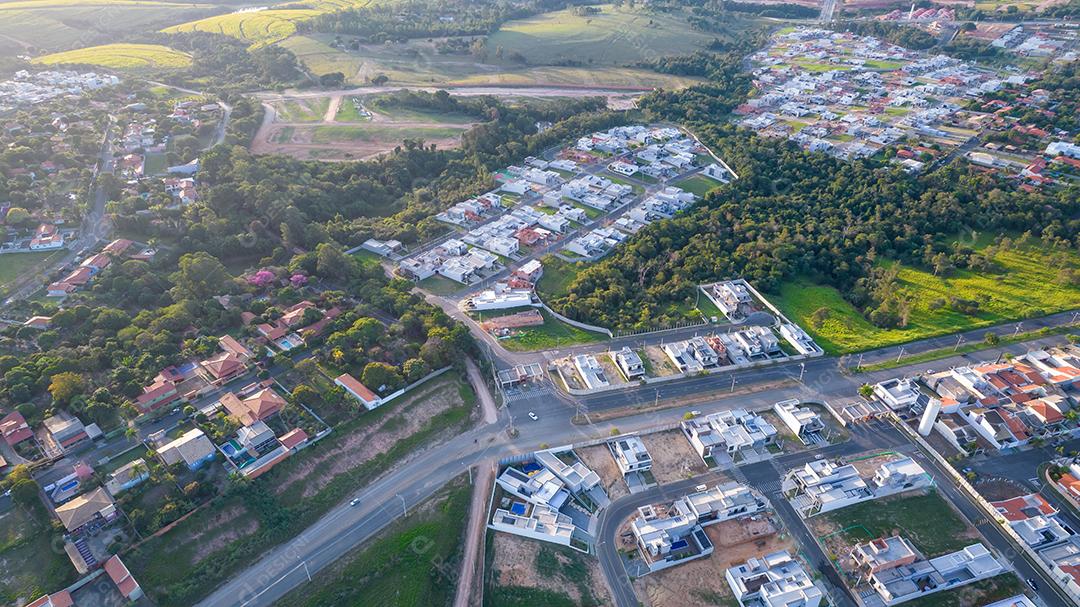 lindas casas modernas em condomínio fechado em Indaiatuba, São Paulo, Brasil. Casas residenciais. Vista aérea