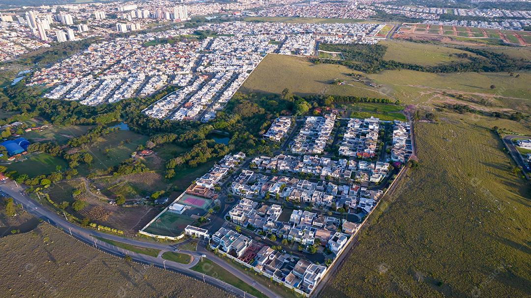 lindas casas modernas em condomínio fechado em Indaiatuba, São Paulo, Brasil. Casas residenciais. Vista aérea