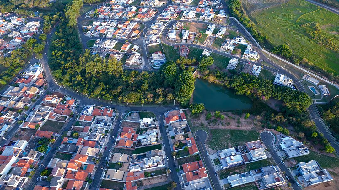 lindas casas modernas em condomínio fechado em Indaiatuba, São Paulo, Brasil. Casas residenciais. Vista aérea