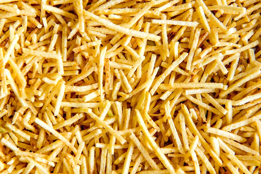 fundo de textura de batatas fritas de palha.