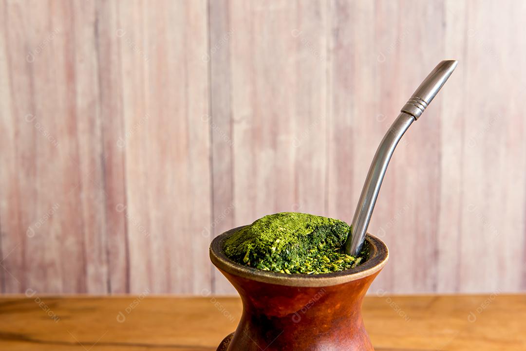 Chimarrão tradicional gaúcho, chá de erva-mate