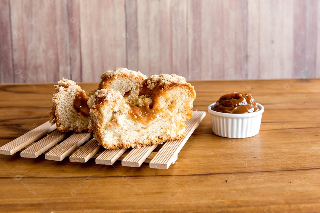 cuca recheada com doce de leite, deliciosa típica do sul do brasil