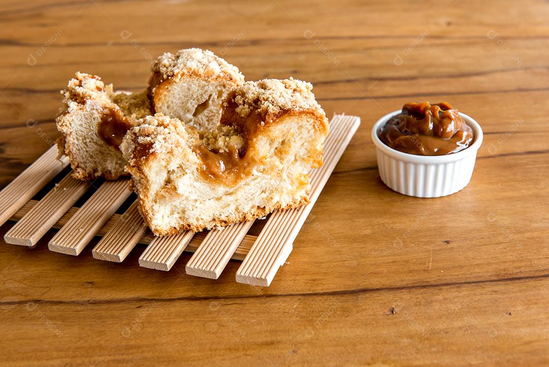 Deliciosa sobremesa típica do sul do Brasil, cuca recheada com dulc