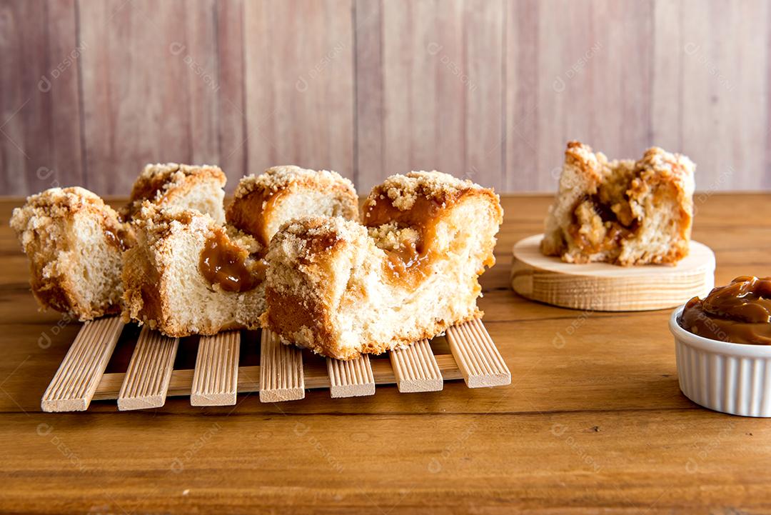 Deliciosa sobremesa típica do sul do Brasil, cuca recheada com dulc