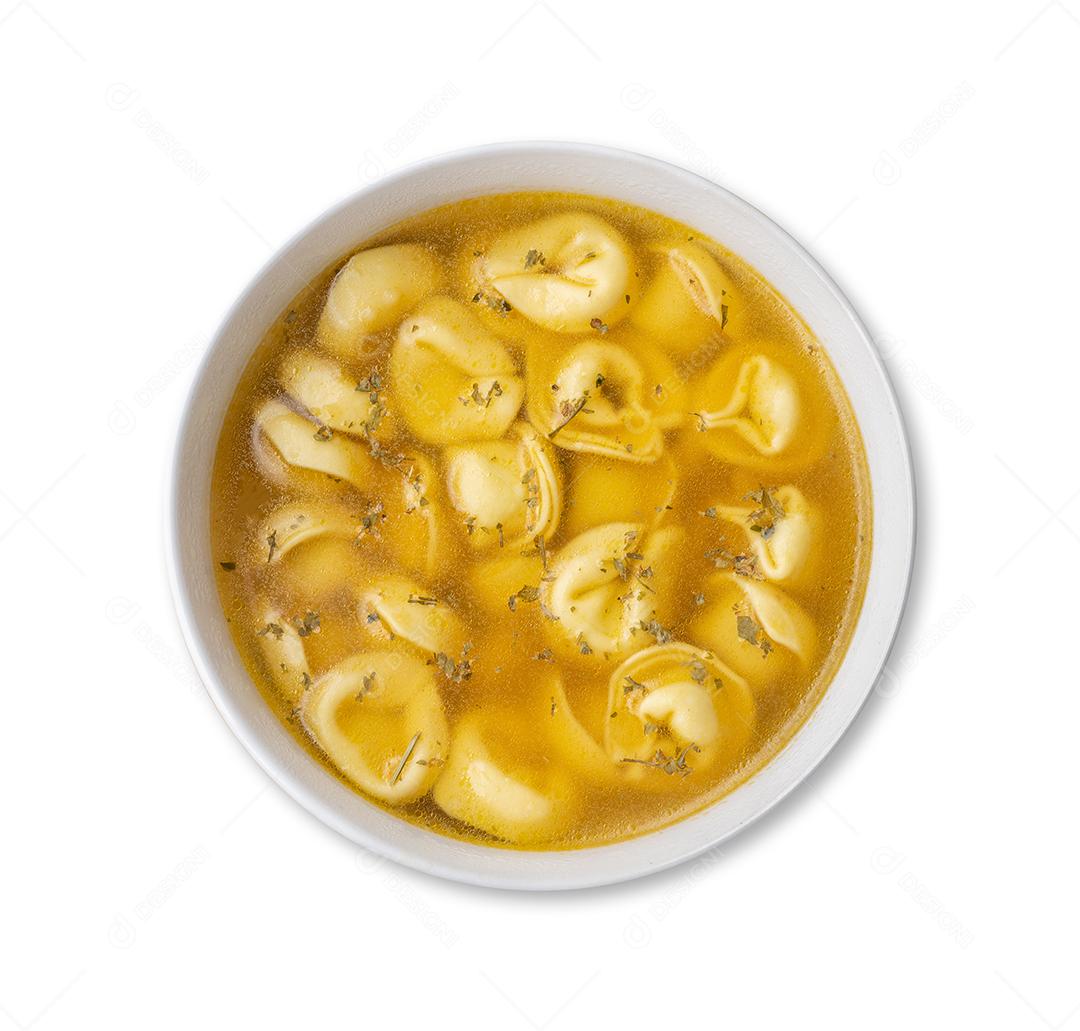 Cappelletti vs tortellini brodo sopa em uma tigela isolada sobre fundo branco.