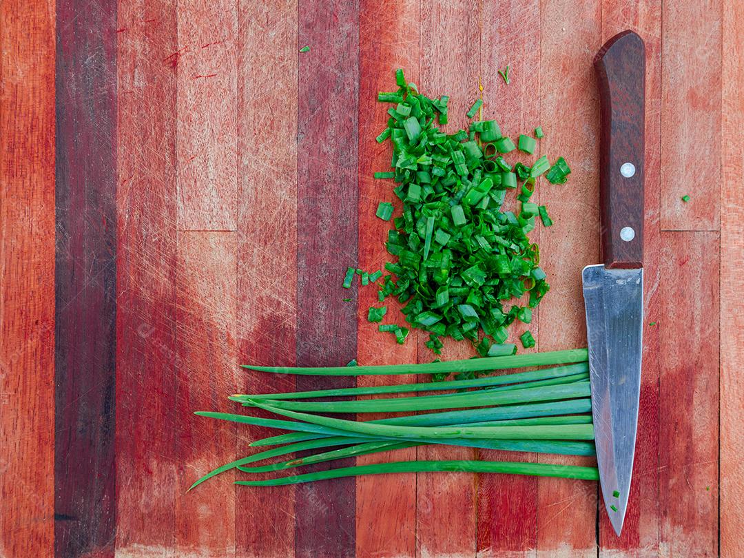 Faca mesa madeira cheiro verde legume