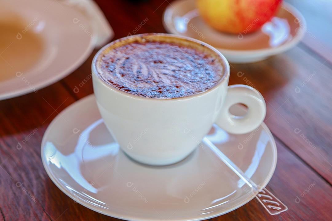 Café expresso sobre uma xicara padaria