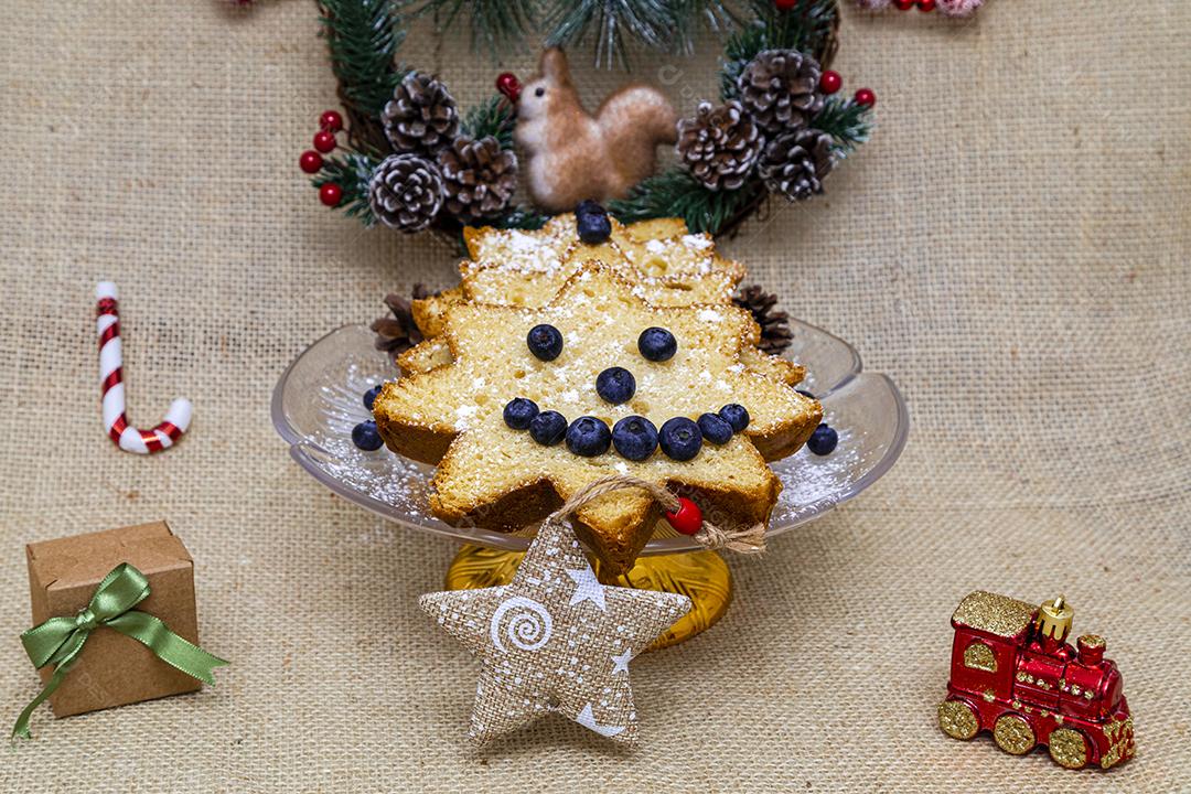 Biscoito enfeitado comida sobre uma mesa