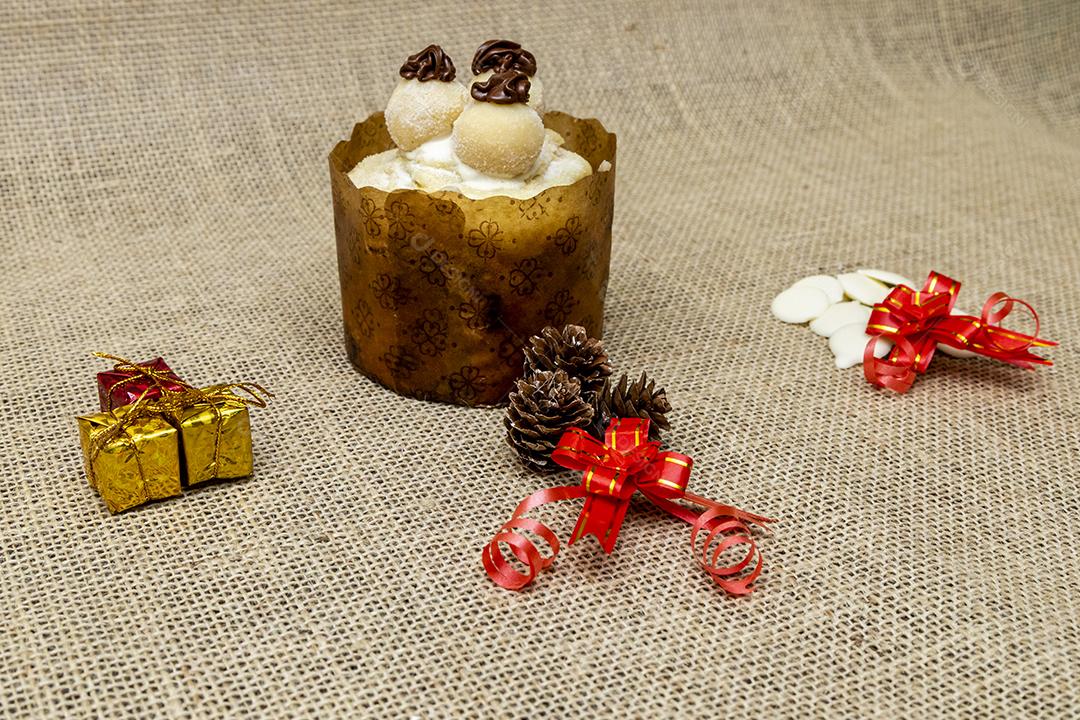 Comida bolo delicioso mesa chocotone