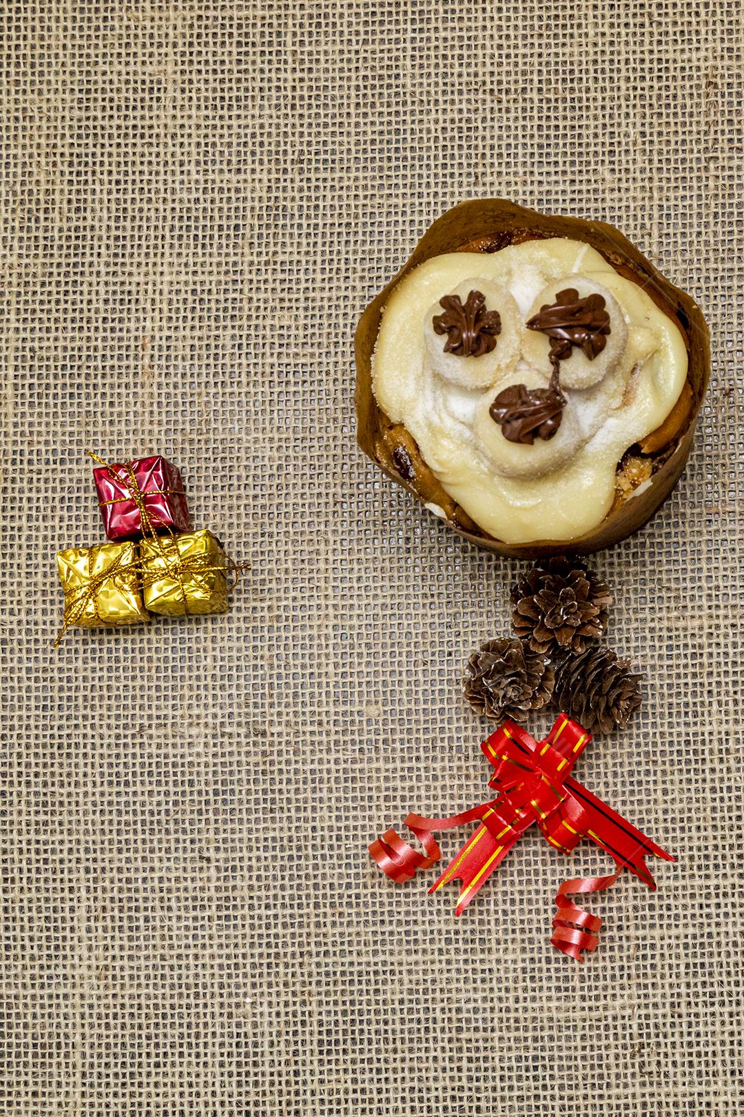 Comida bolo delicioso mesa chocotone