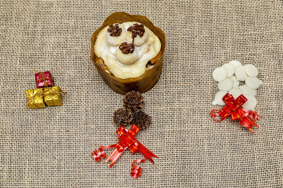 Comida bolo delicioso mesa chocotone