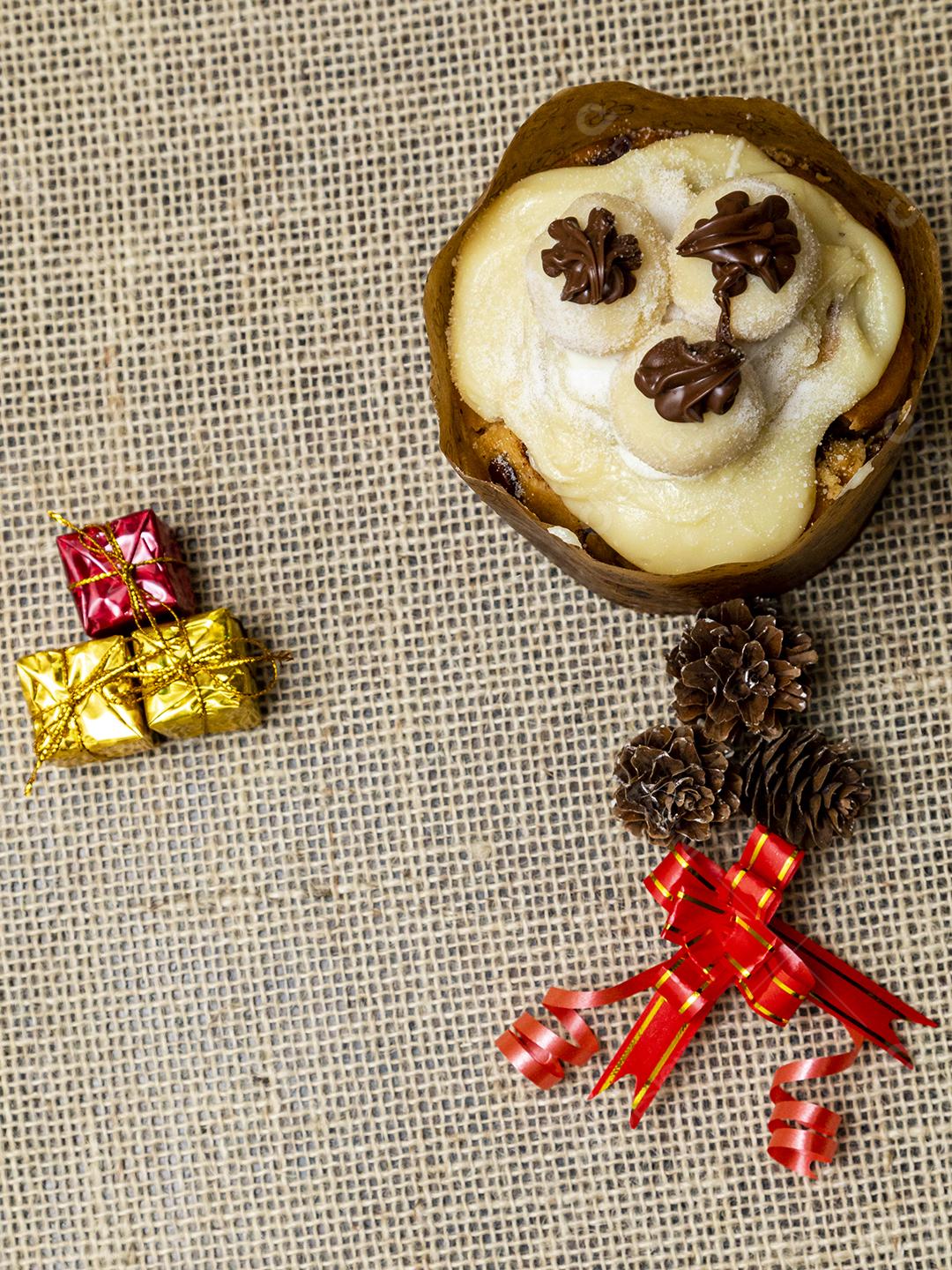 Comida bolo delicioso mesa chocotone