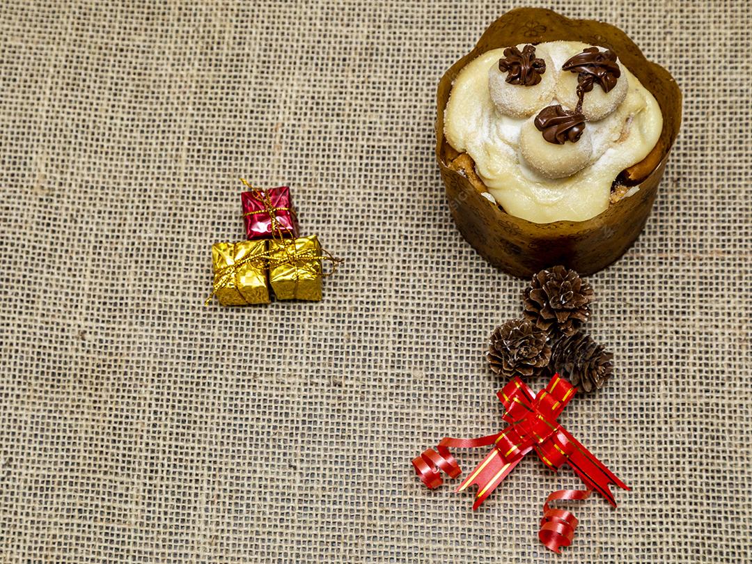 Comida bolo delicioso mesa chocotone