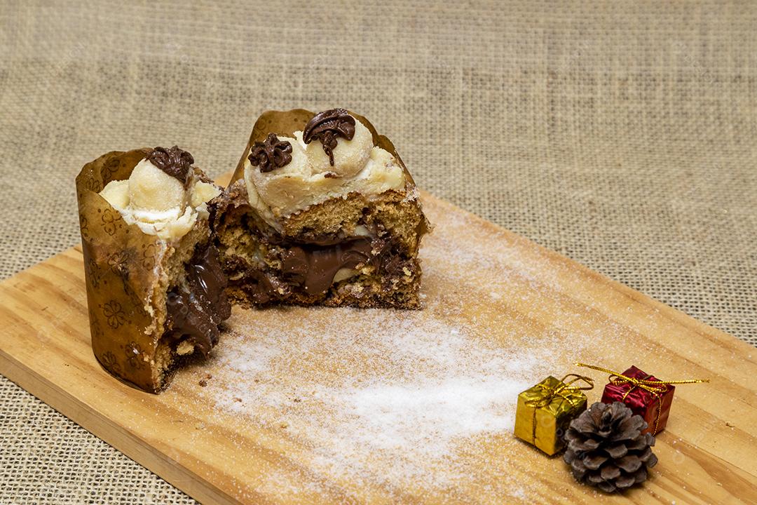 Comida amendoim gotas de chocolate coco ralado