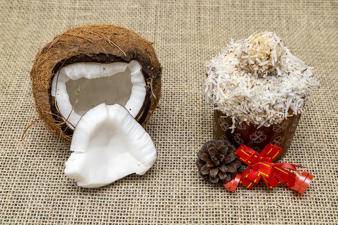 Comida amendoim gotas de chocolate coco ralado