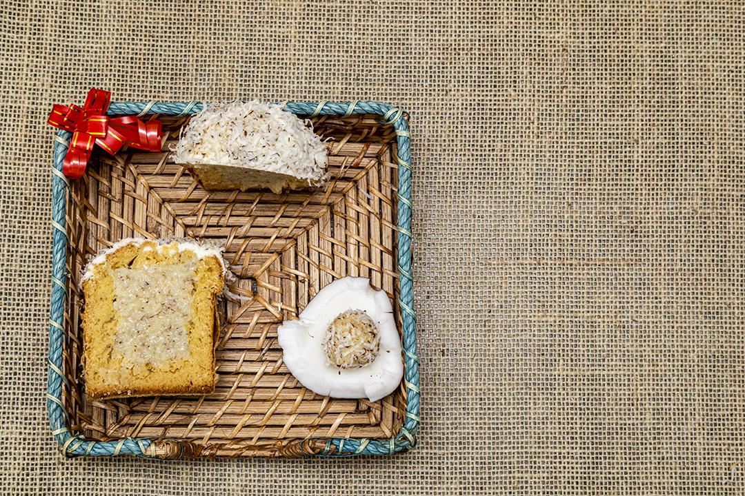 Comida amendoim gotas de chocolate coco ralado