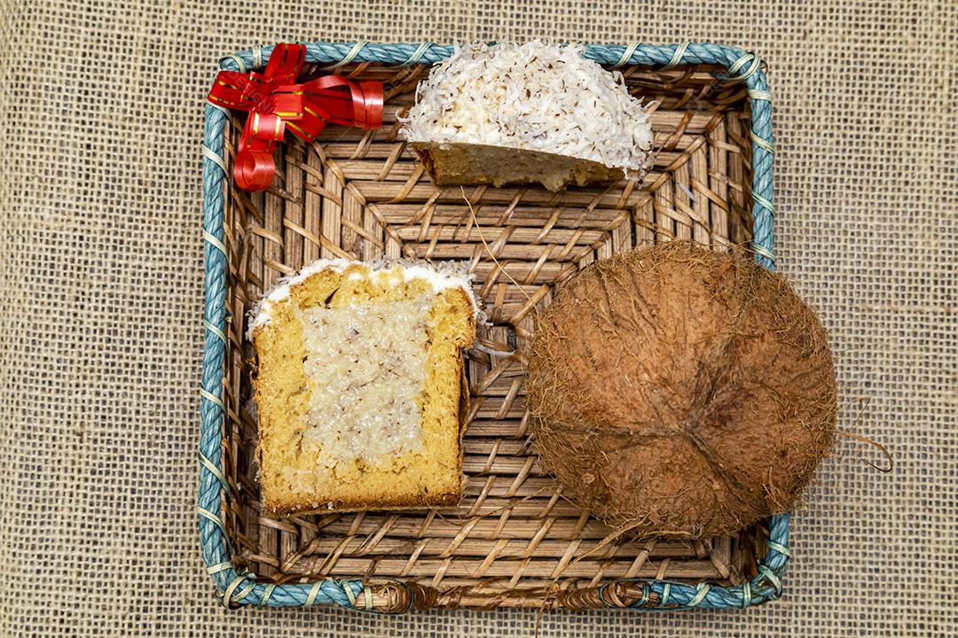 Comida amendoim gotas de chocolate coco ralado