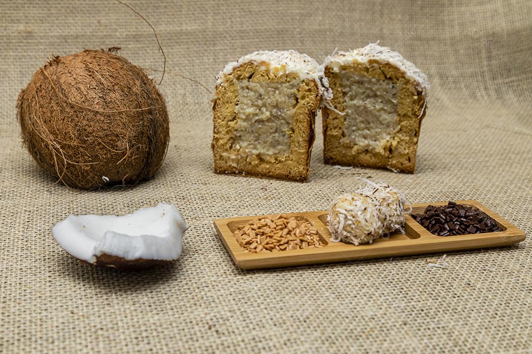 Comida bolo delicioso mesa chocotone