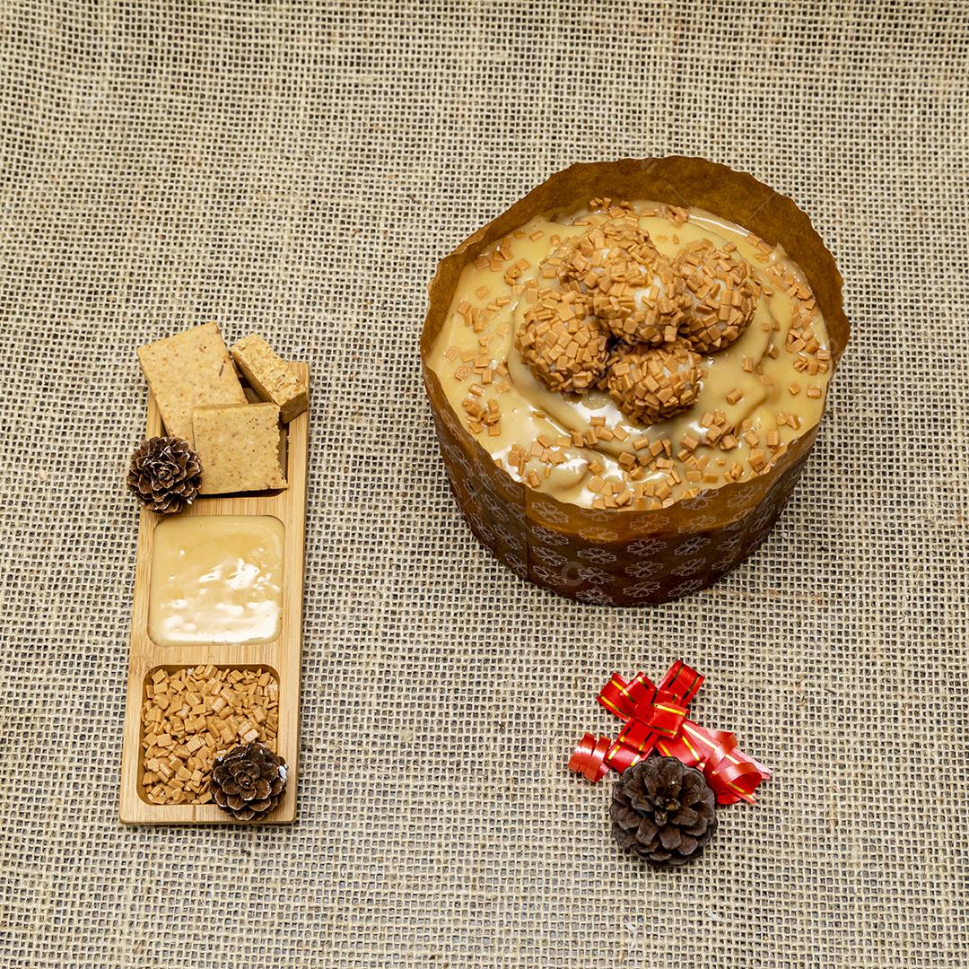 Comida bolo mesa gotas de chocolate