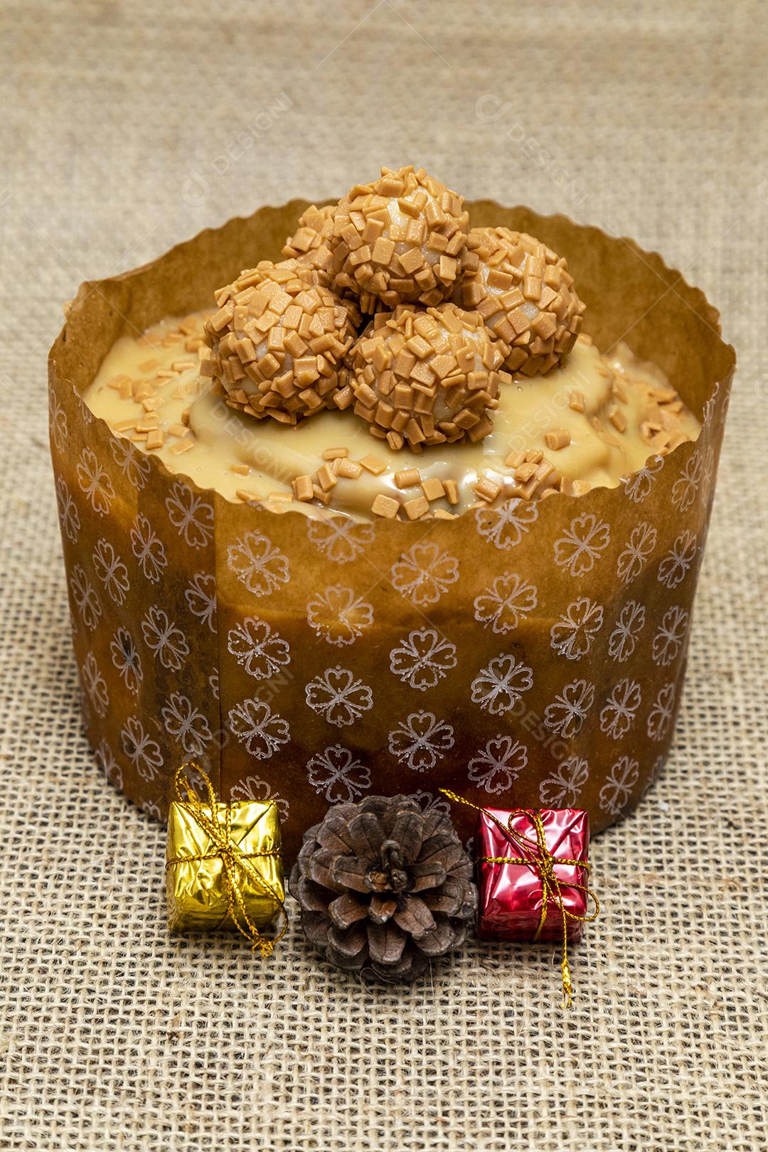 Comida bolo mesa gotas de chocolate