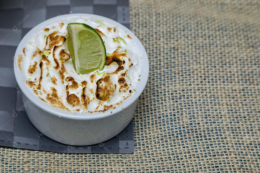 Comida torta de limão mesa prato de vidro