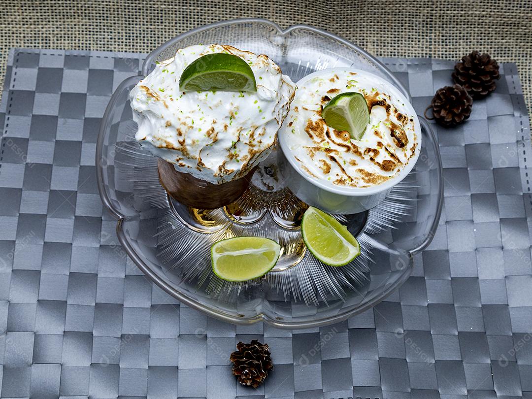 Comida torta de limão mesa prato de vidro