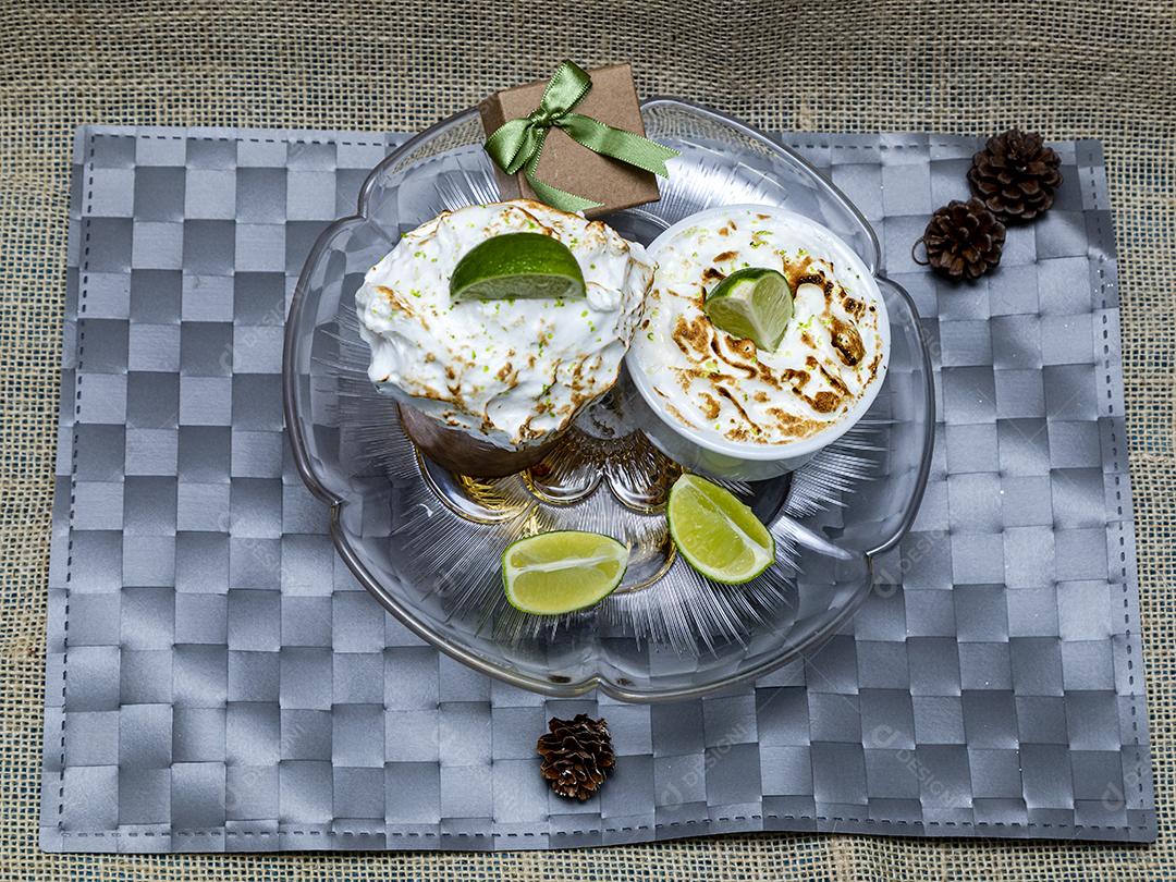 Comida torta de limão mesa prato de vidro