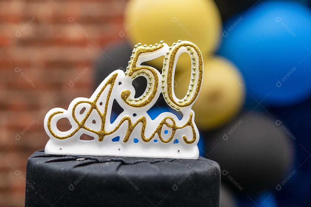 Festa de aniversario de 50 anos bolo comida balão
