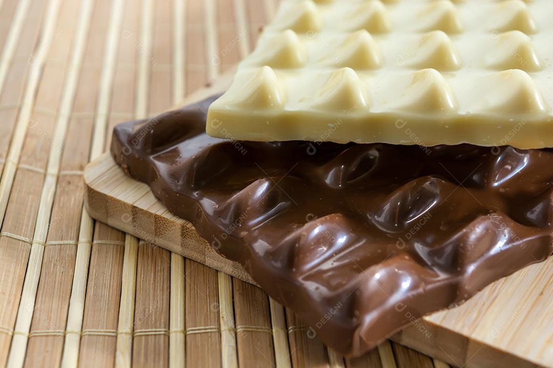 chocolate branco e chocolate ao leite ou chocolate amargo conceito bac