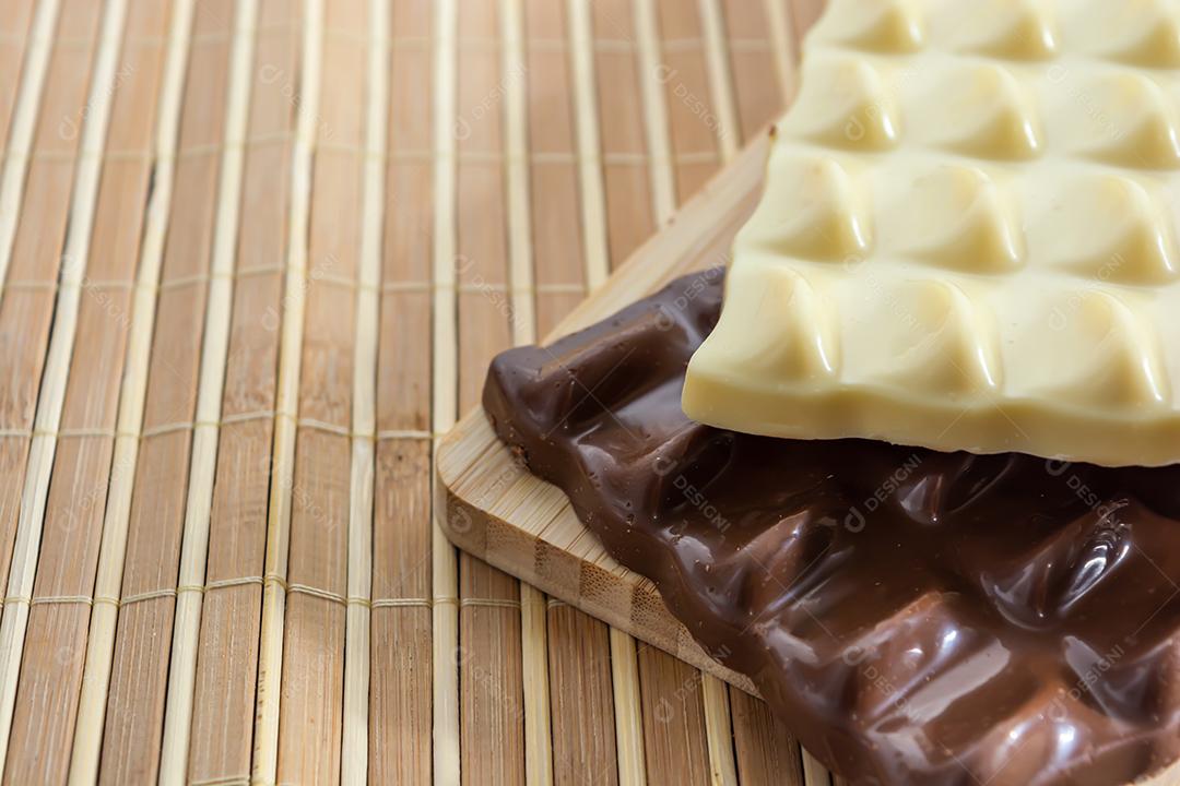 chocolate branco e chocolate ao leite ou chocolate amargo conceito bac
