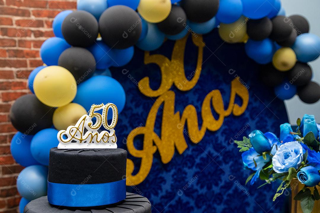 Festa de aniversario de 50 anos bolo comida balão