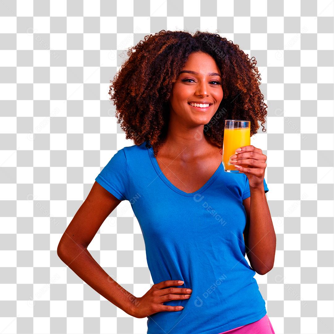 Linda mulher bebendo suco de laranja