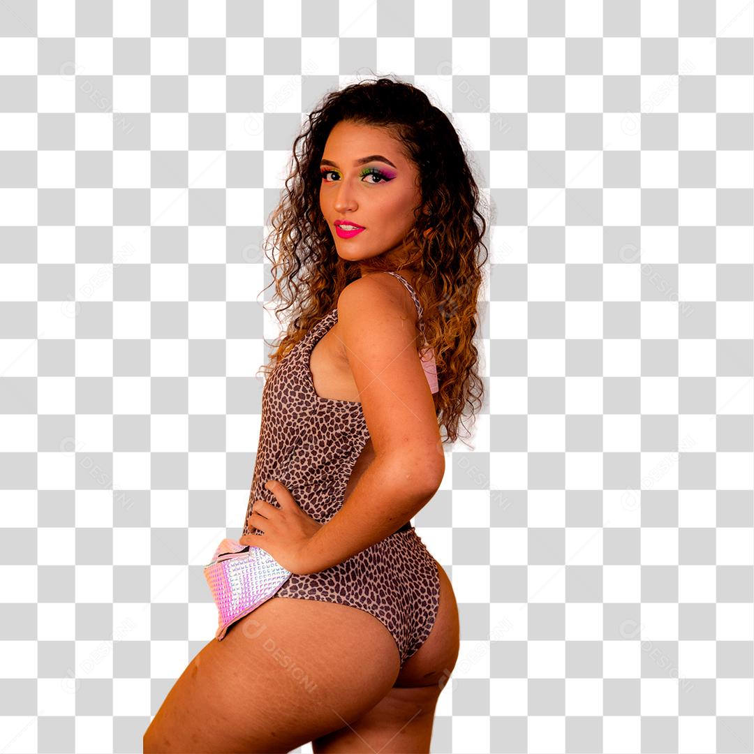 Mulher bonita vestida para a noite de carnaval