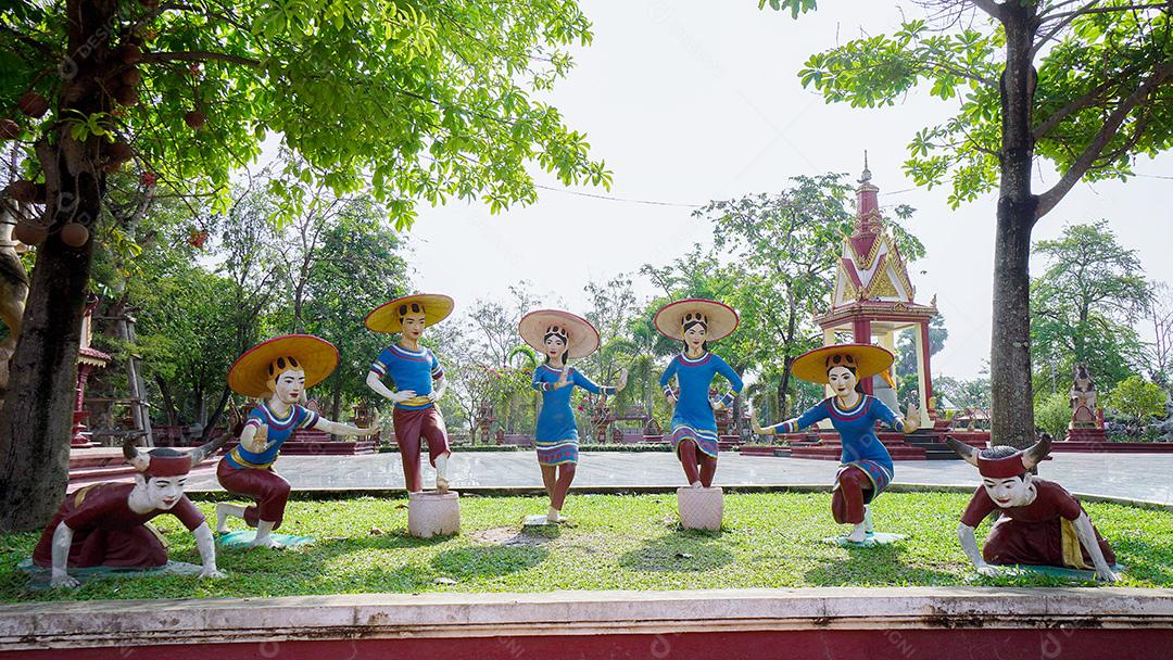 Parque com escultura da banda pífano