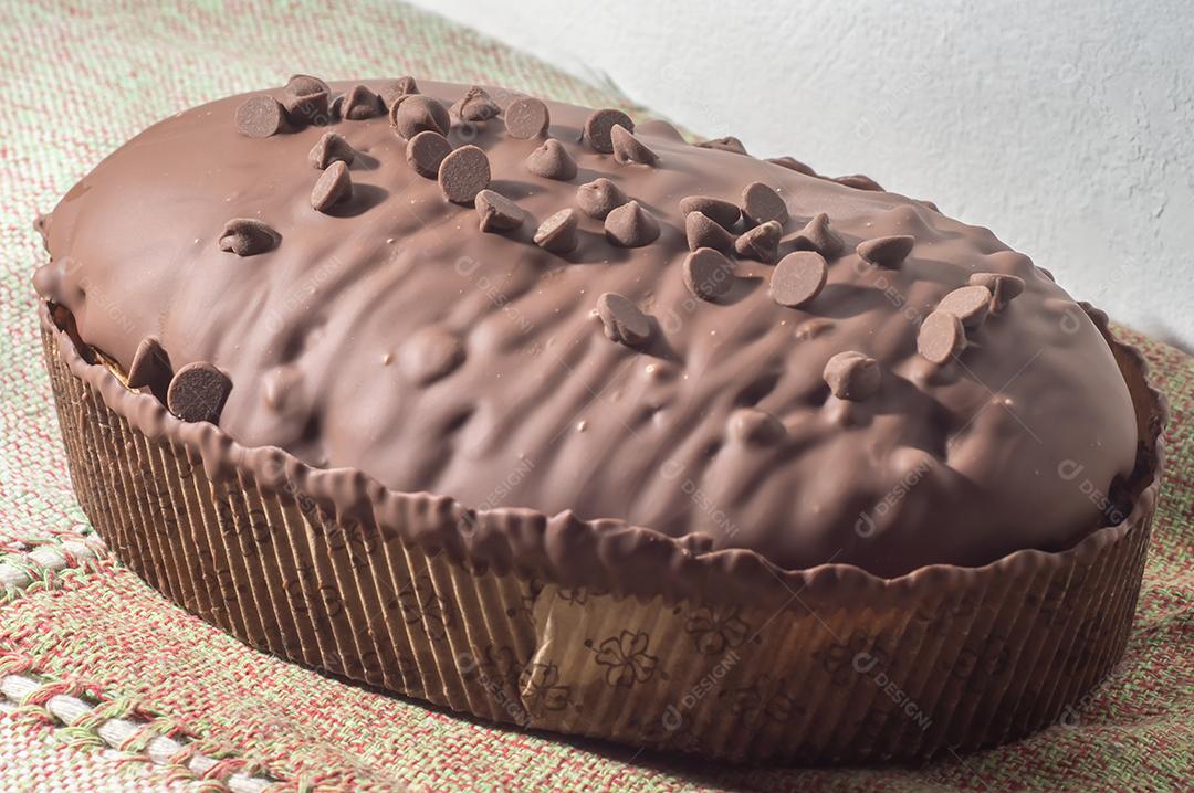 Colomba di Pasqua - bolo de pomba de páscoa tradicional italiano com chocolate..