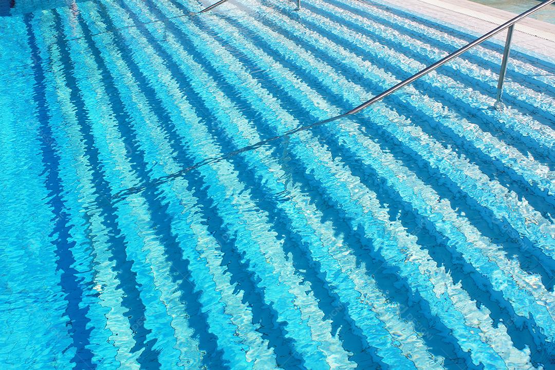 Entrar e sair da piscina para nadar