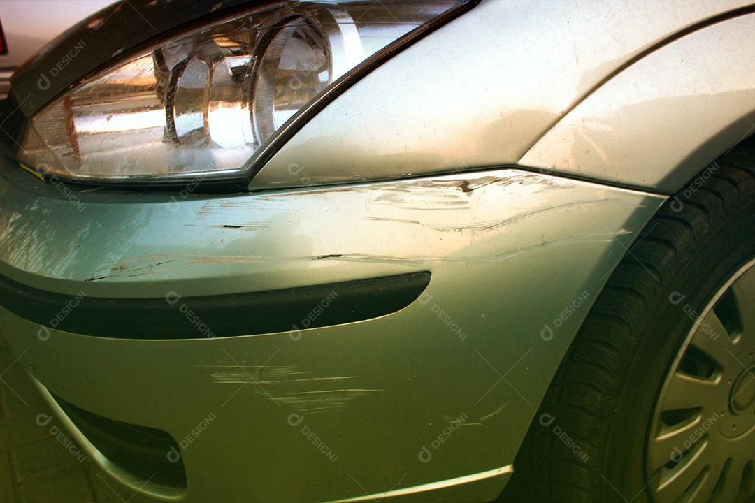 pintura de carro riscada