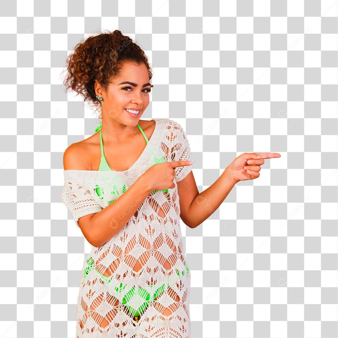 Mulher com roupa de praia e biquíni verde