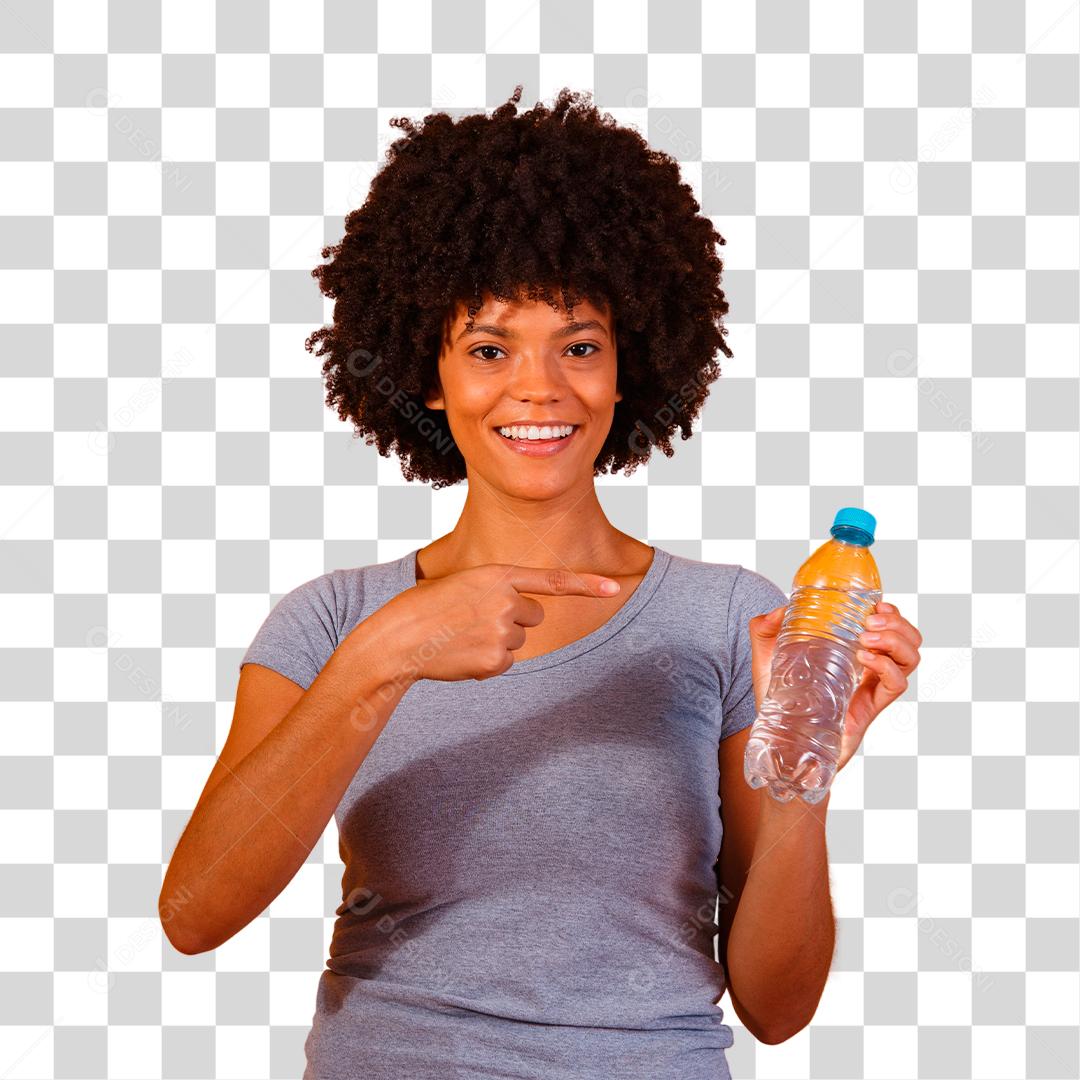 Mulher afro com garrafa de água
