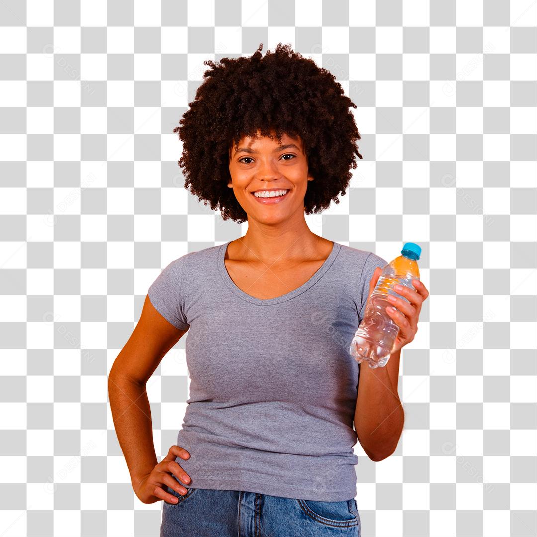 mulher afro com garrafa de água