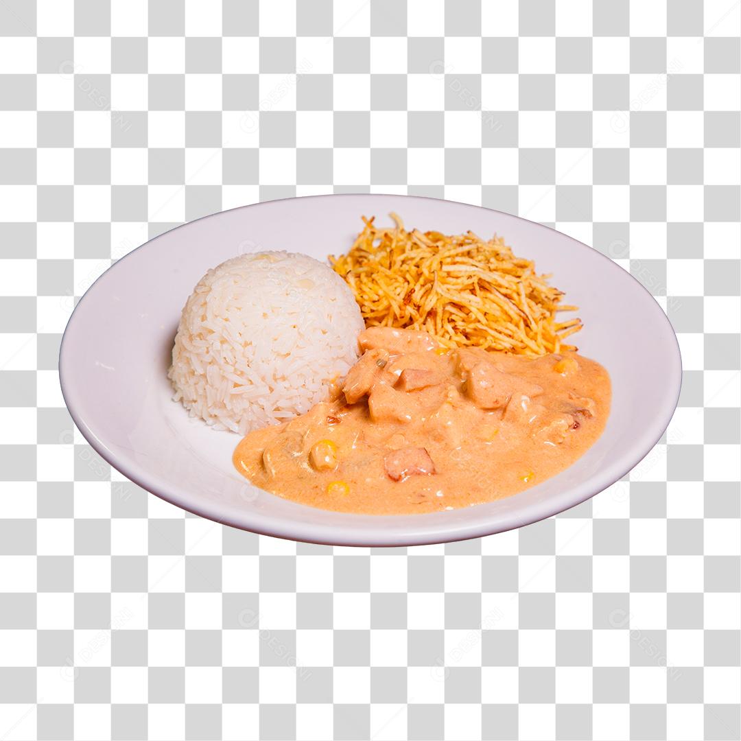 Prato de comida com estrogonofe de frango e arroz e batatas palhas