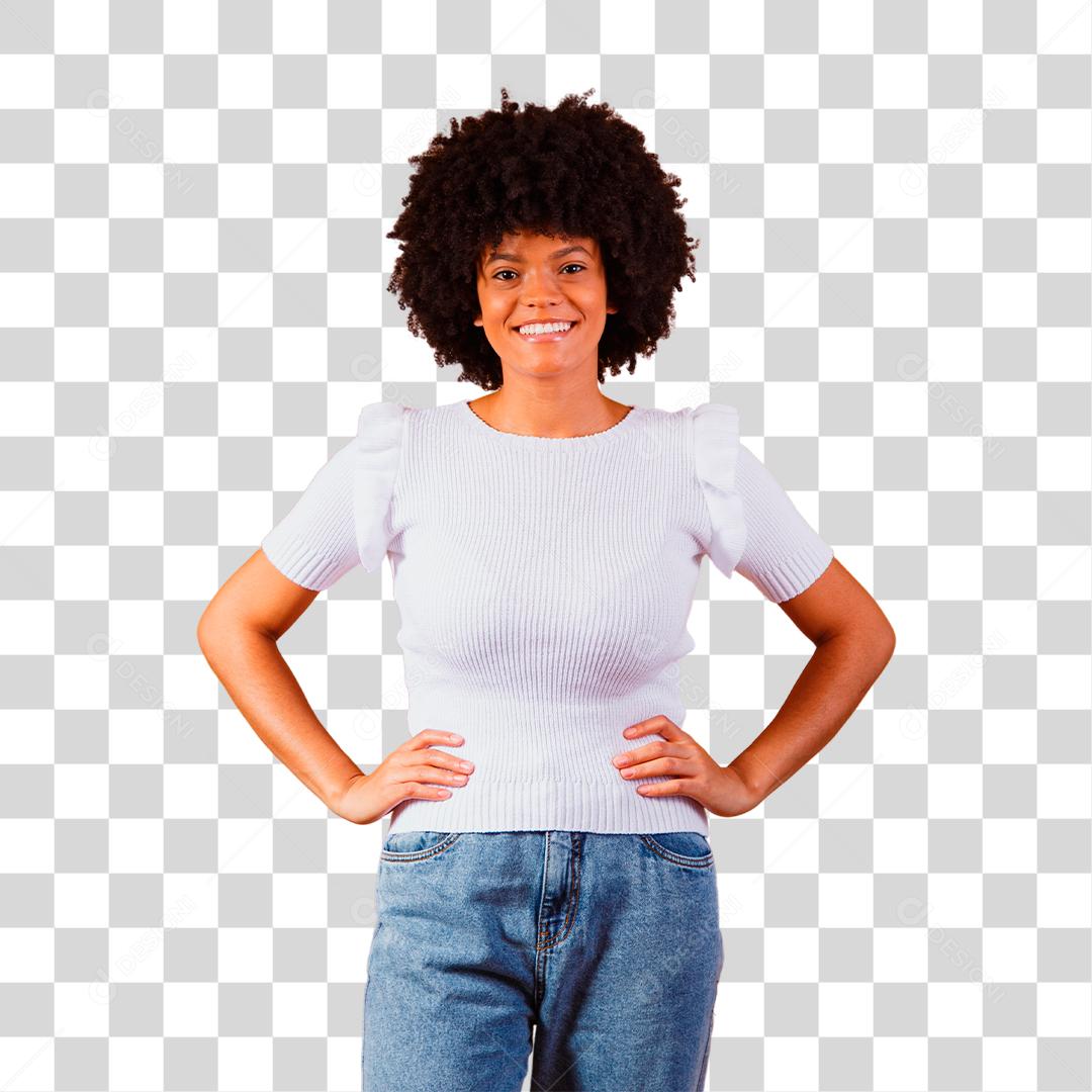 Mulher morena com as mão na cintura