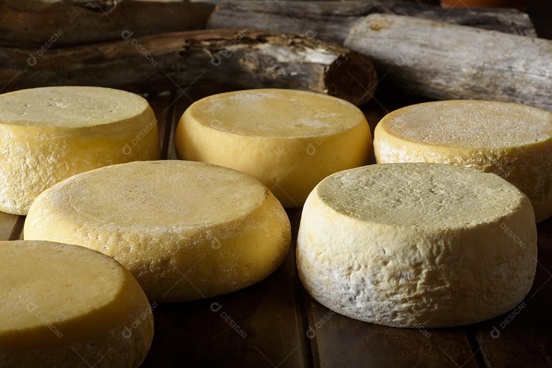 Queijos curados tradicionais da região do Cariri, nordeste do Brasil.